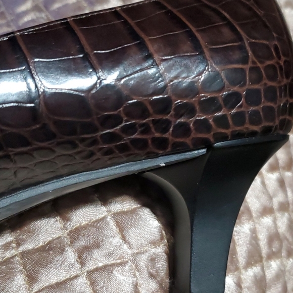 Shoes - Picture 5 of 5